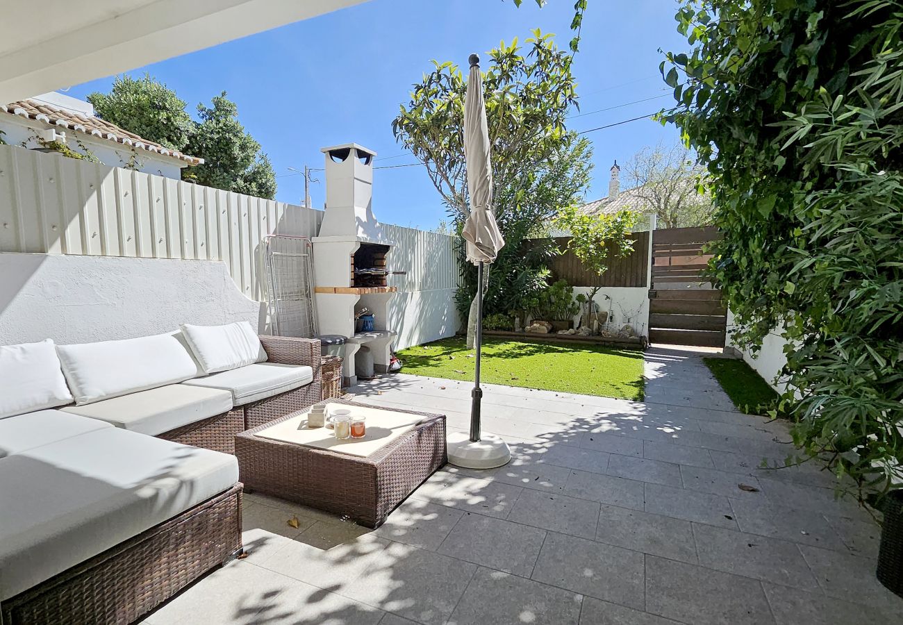 Estúdio em Albufeira - Magnific Studio with a cozy garden, 5 minutes to the beach